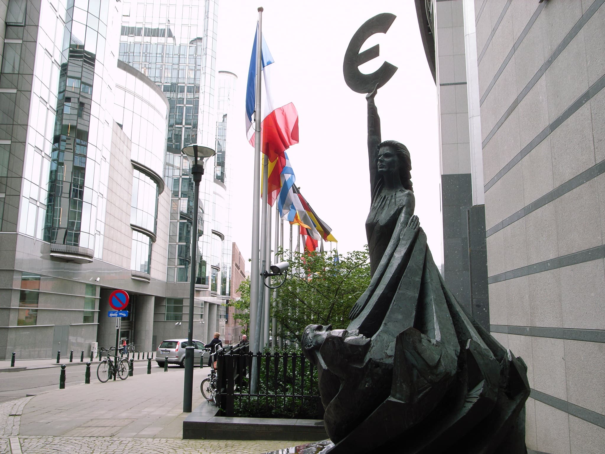 EU Reviews MiCA Scope for DeFi Lending Vaults During Regulatory Gaps