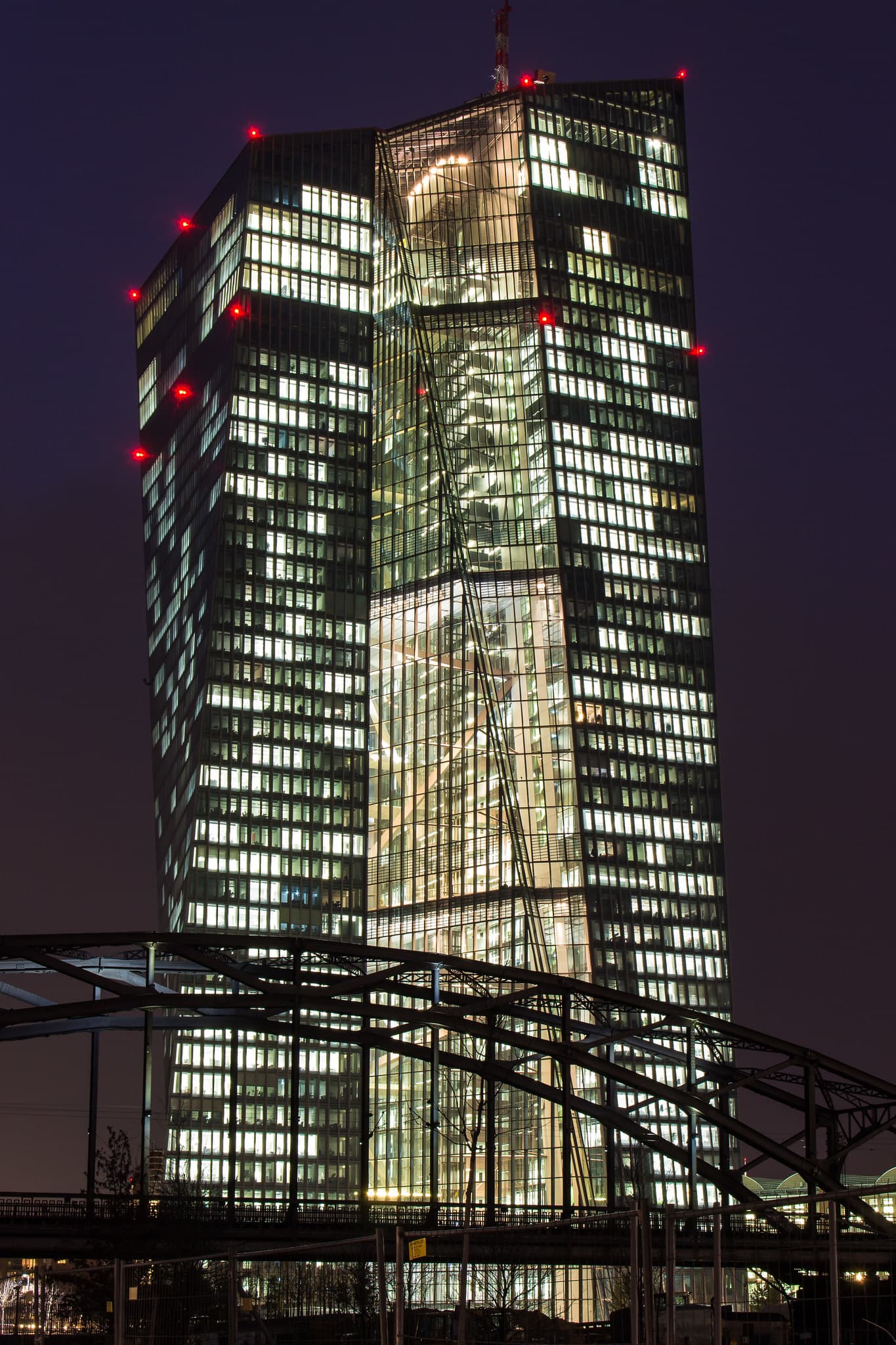 ECB Holds Rates, Keeps Further Hikes on Table as Services Inflation Stays Hot