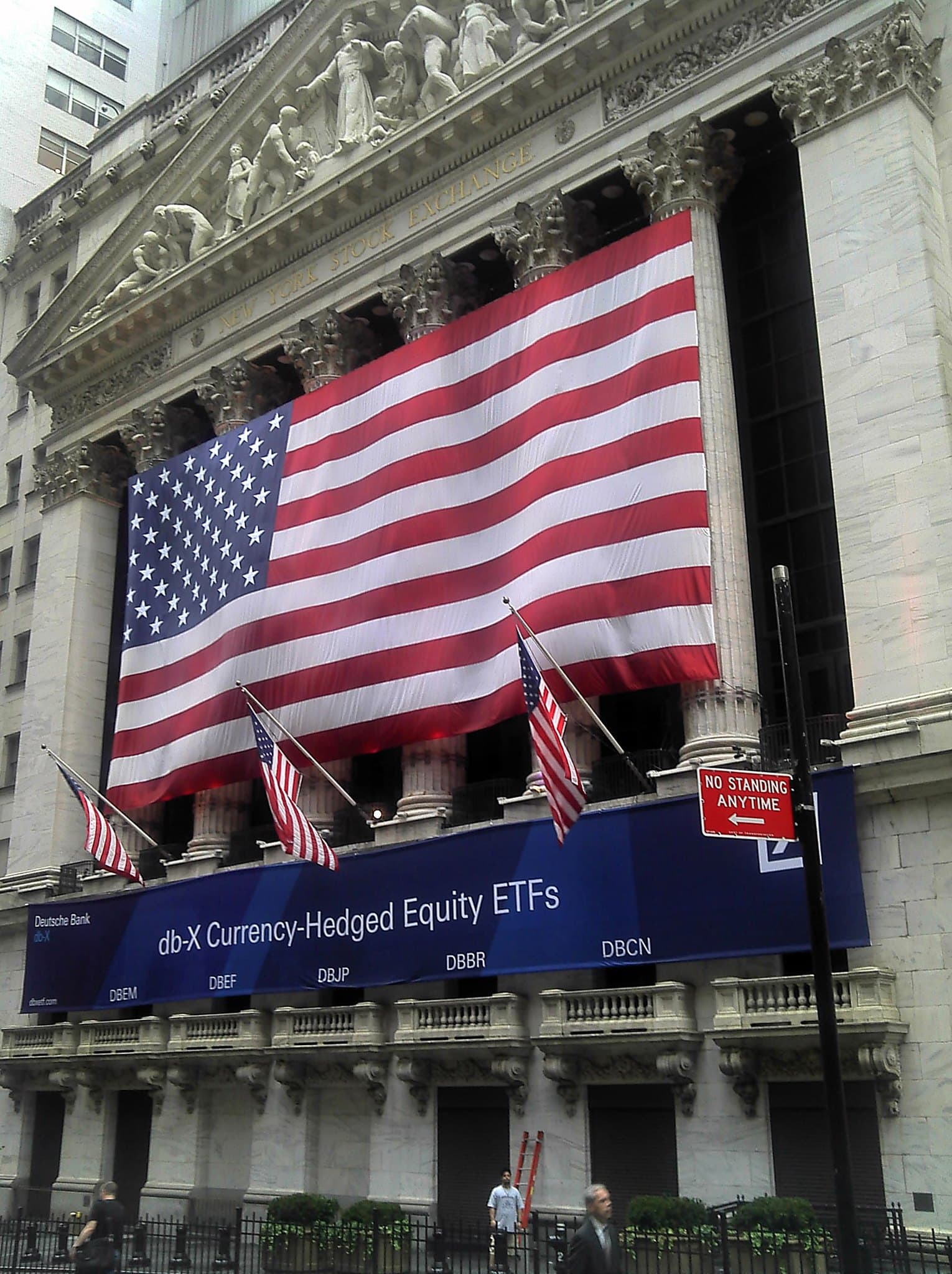 Wyden Report: Banks Enabled Epstein's Sex Trafficking, Laundered $1 Billion