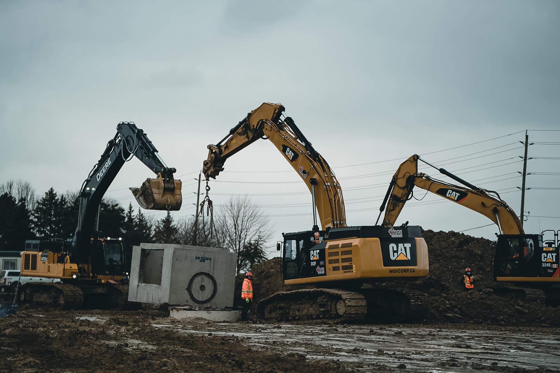 Caterpillar Targets $350 on Infrastructure Surge; Boeing, GE Lag