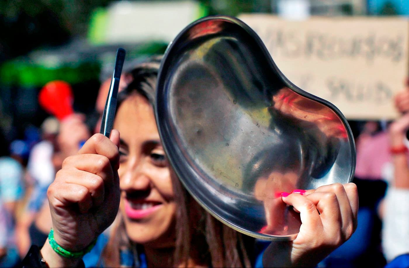 Santiago Protests Erupt Over Kast Security Reforms