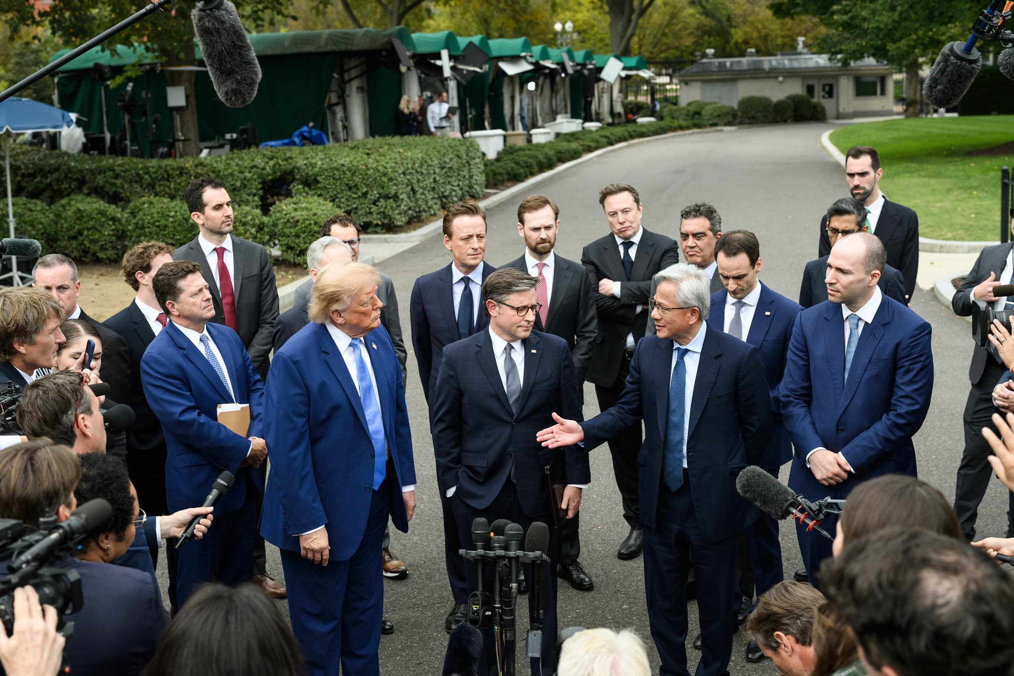 Trump's Economic Approval Hits New Lows as Midterms Near