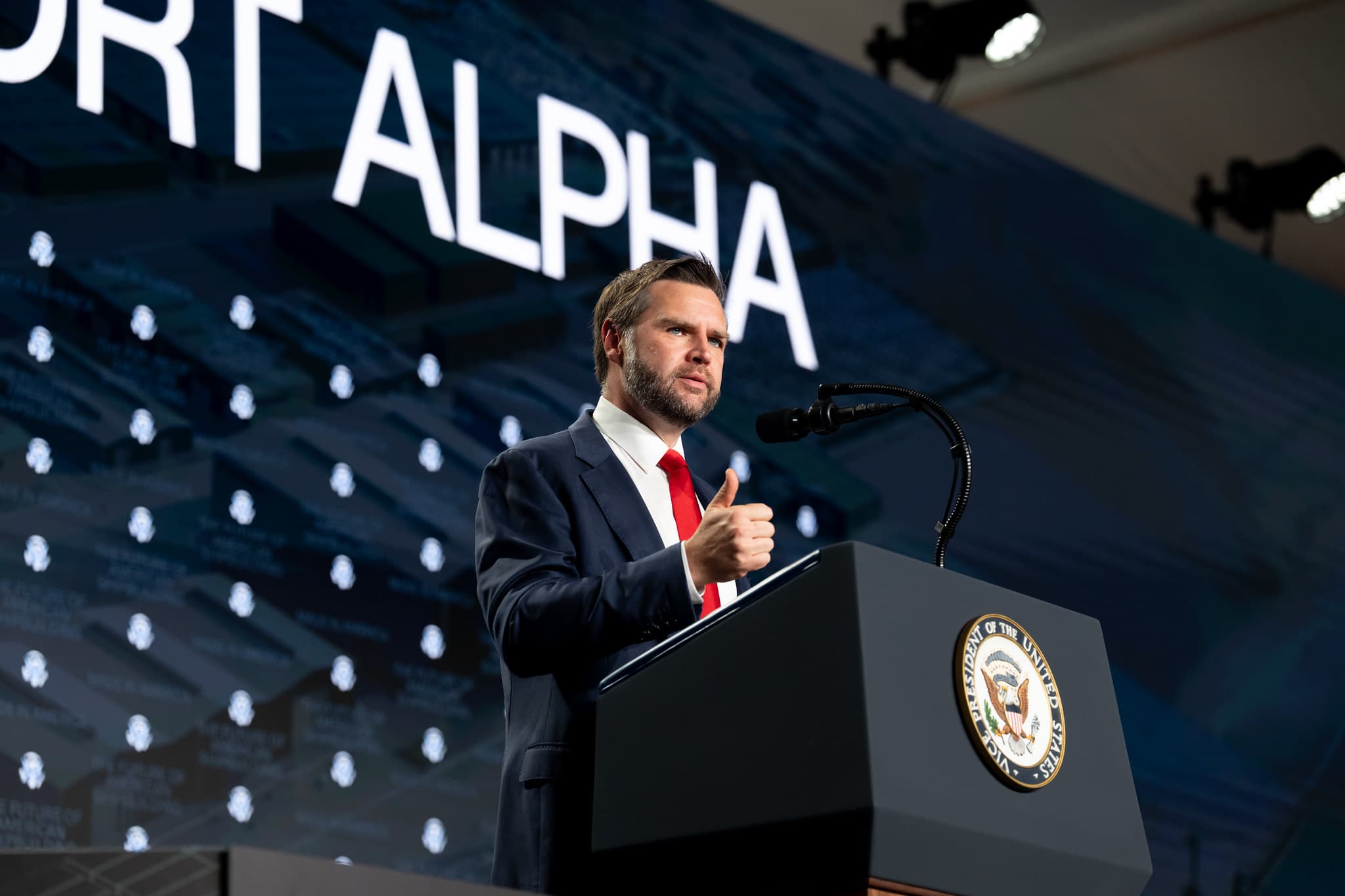 Vance Rallies in Alaska as GOP Fights Two Toss-Up Races