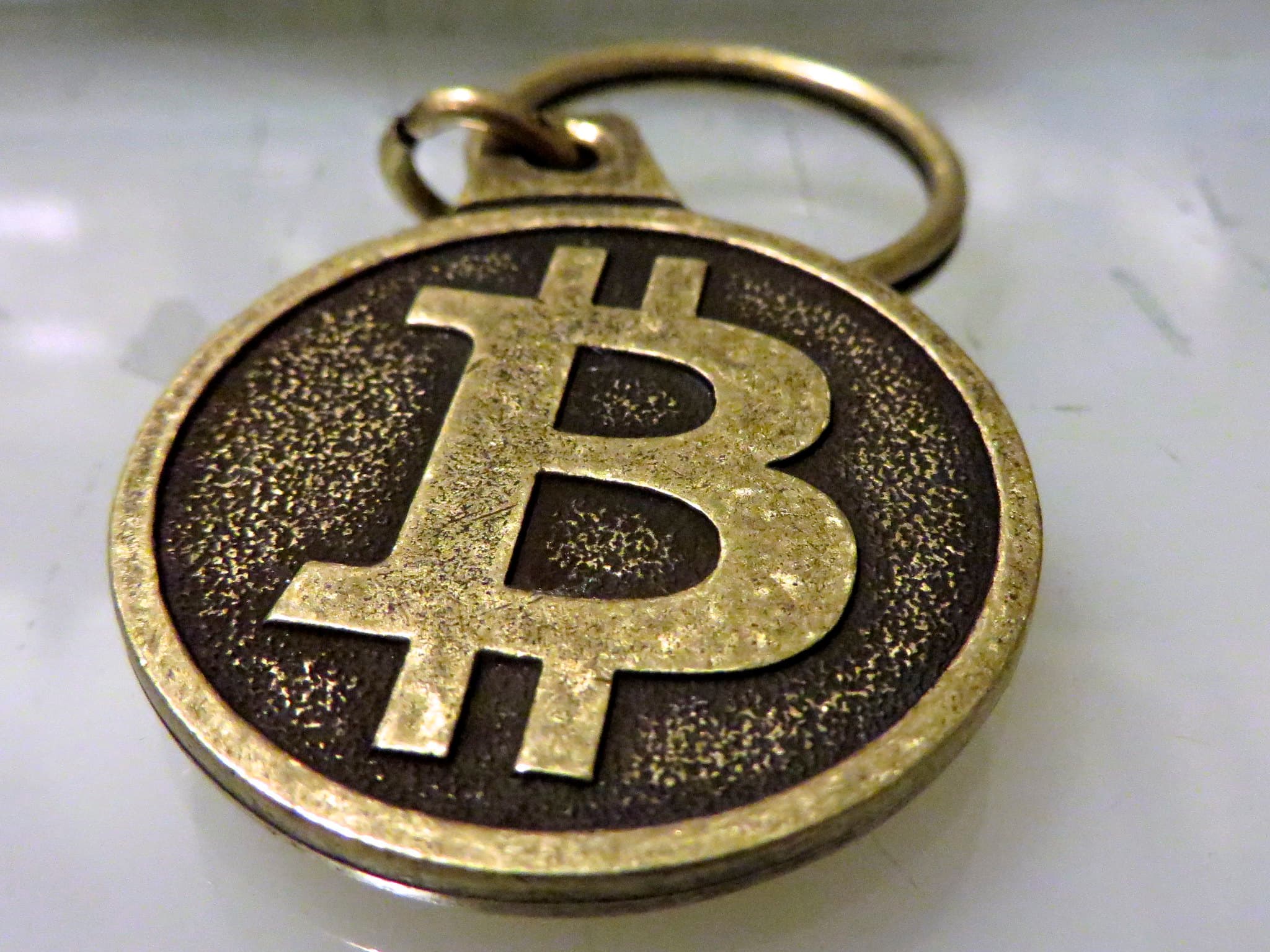 Bitcoin Clears $77K After $1.25 Billion ETF Exodus