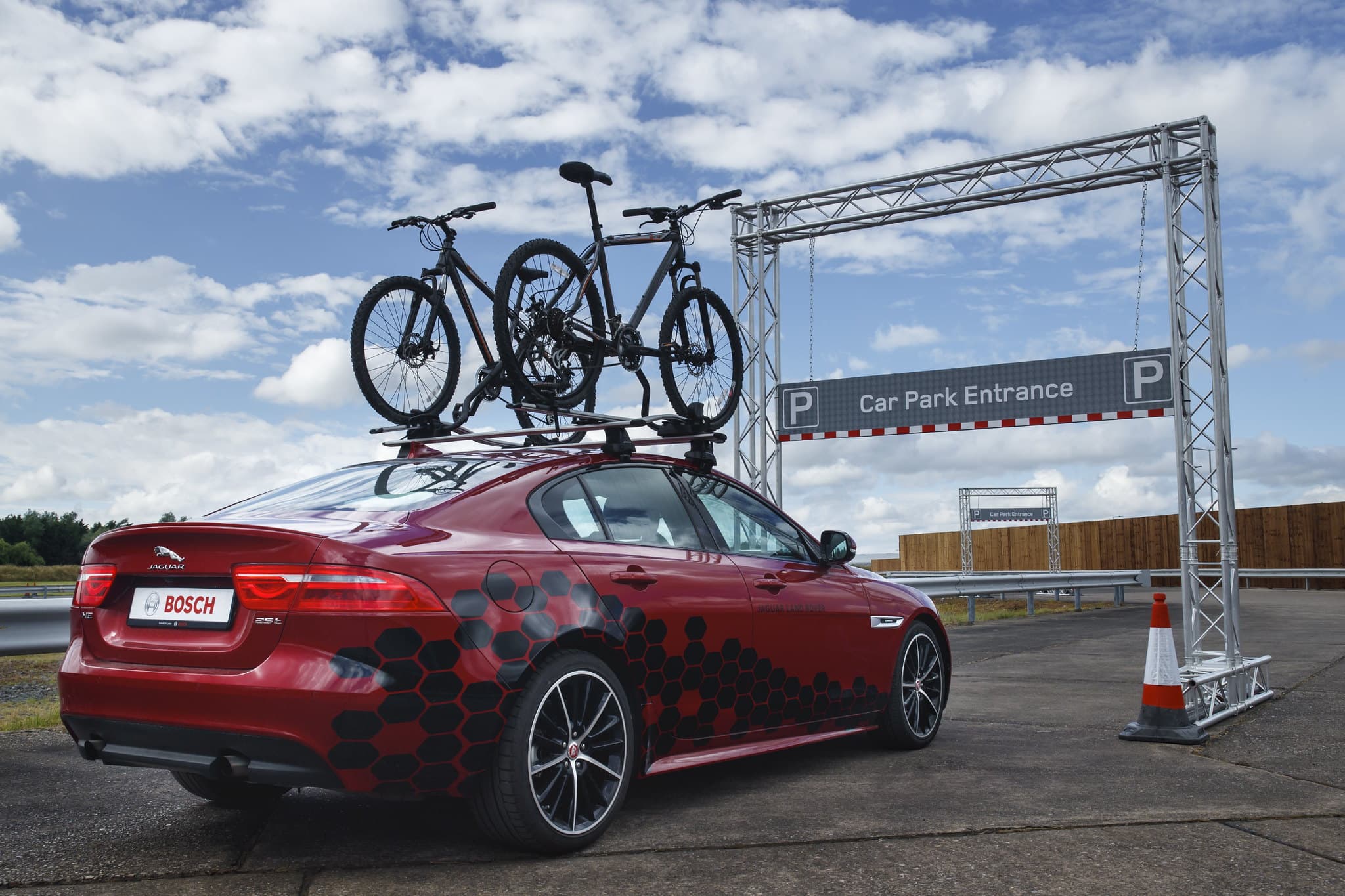 Jaguar Land Rover to Cut 4,000 Jobs; West Midlands Offers Support