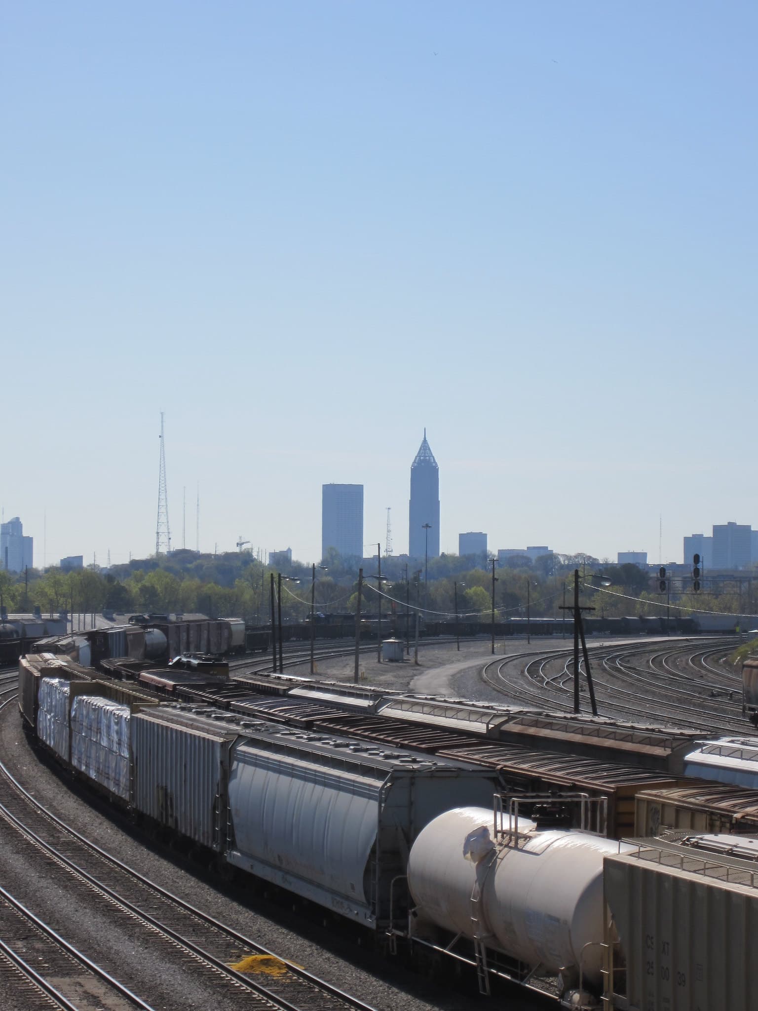 CSX's Productivity Pivot Justifies Premium Valuation
