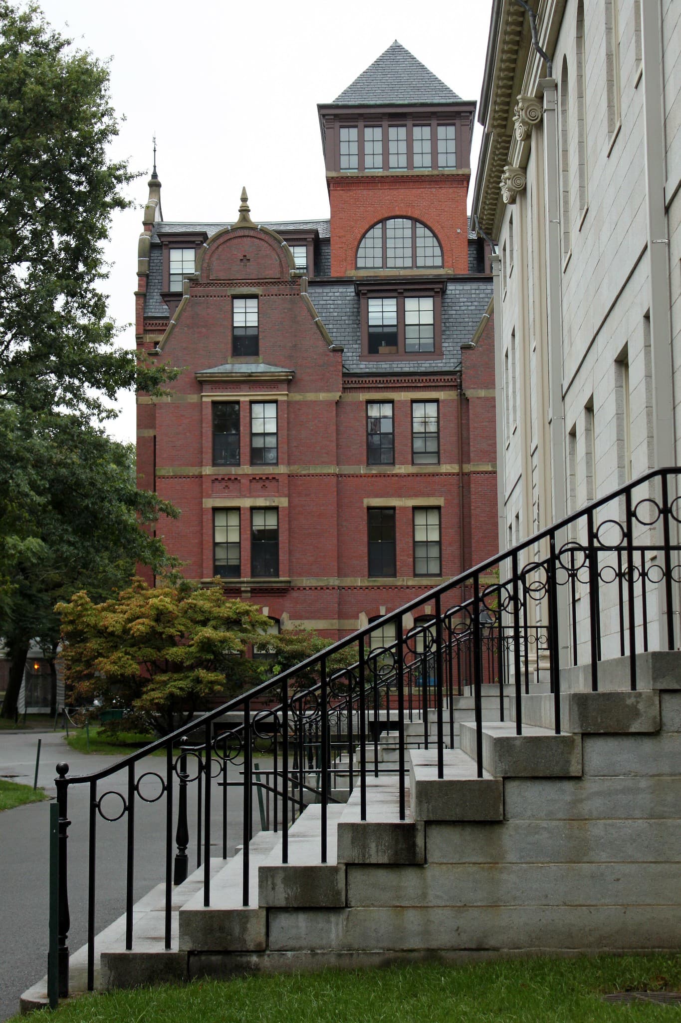 Harvard Fights Trump Antisemitism Suit, Protecting Billions in Donor Funds