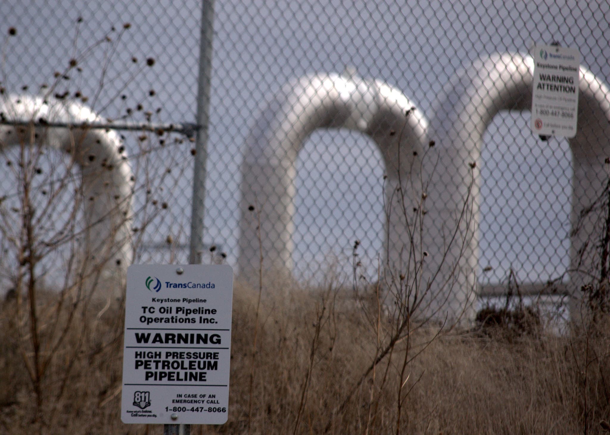 Trump Signs Pipeline Permits To Boost US–Canada Oil Flow