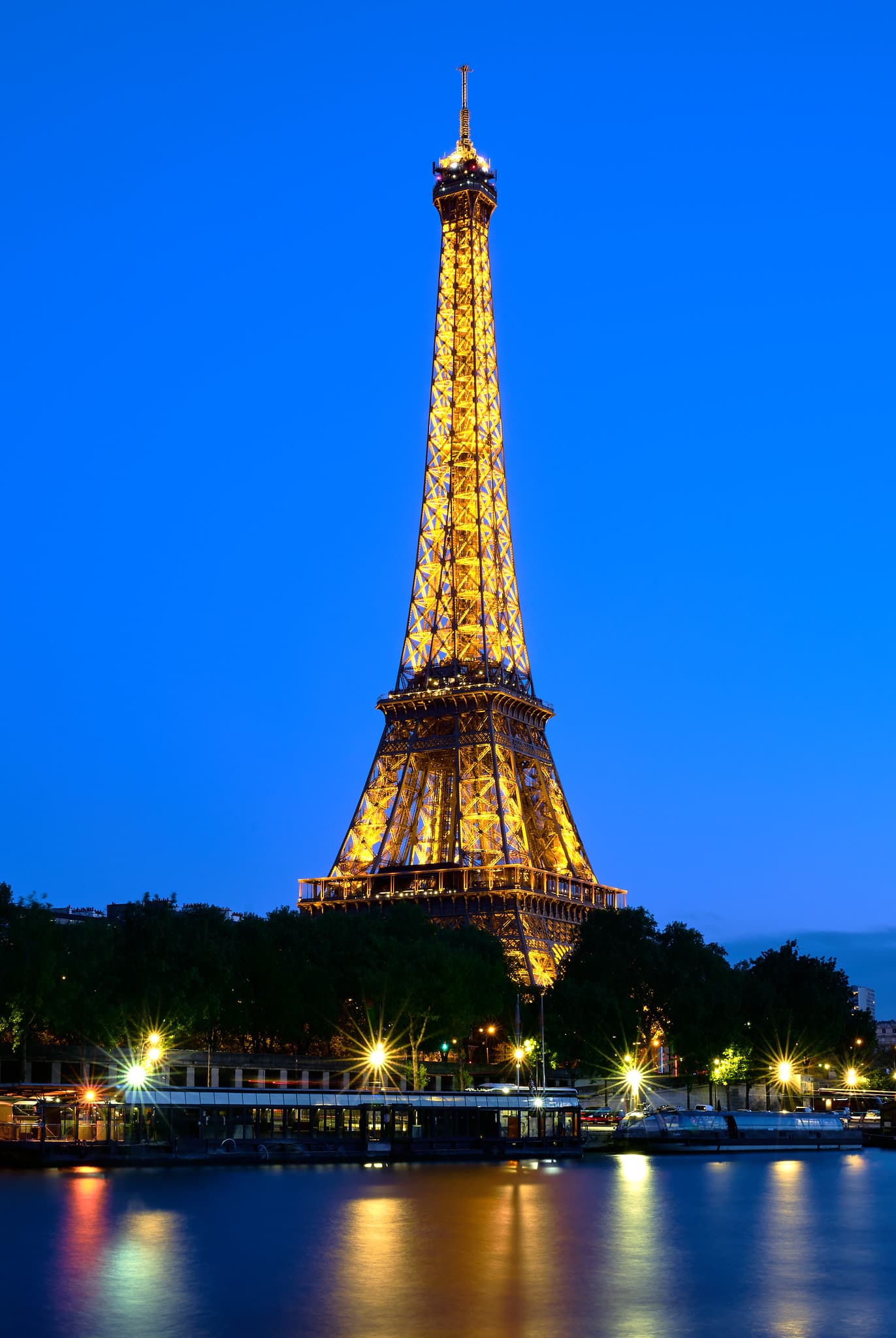 Eiffel Tower Chief Steps Down After Female Staff Excluded During Religious Visit