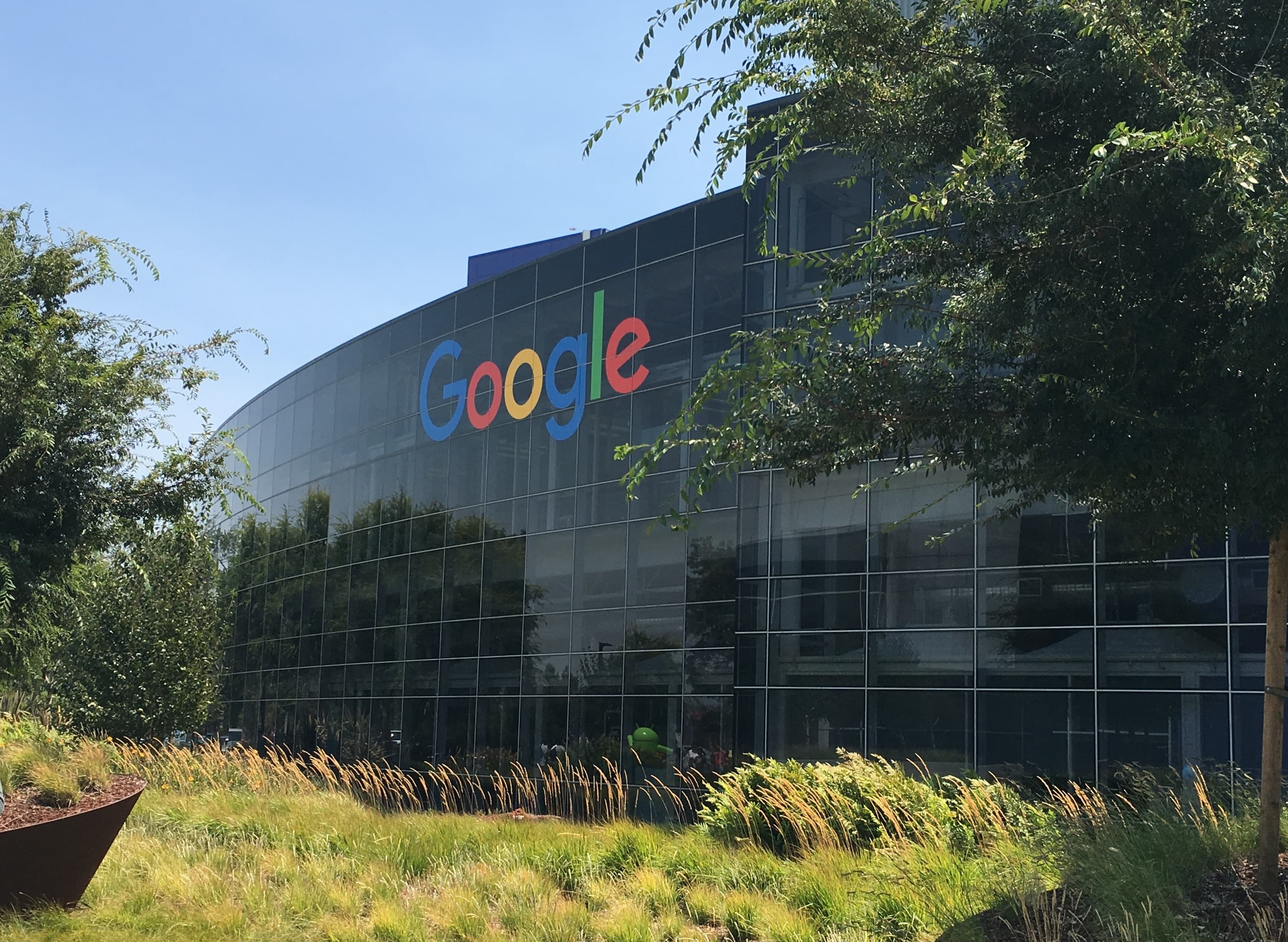 Alphabet's AI Scale Undervalued: 900 Million Reasons Beyond Gemini Delay