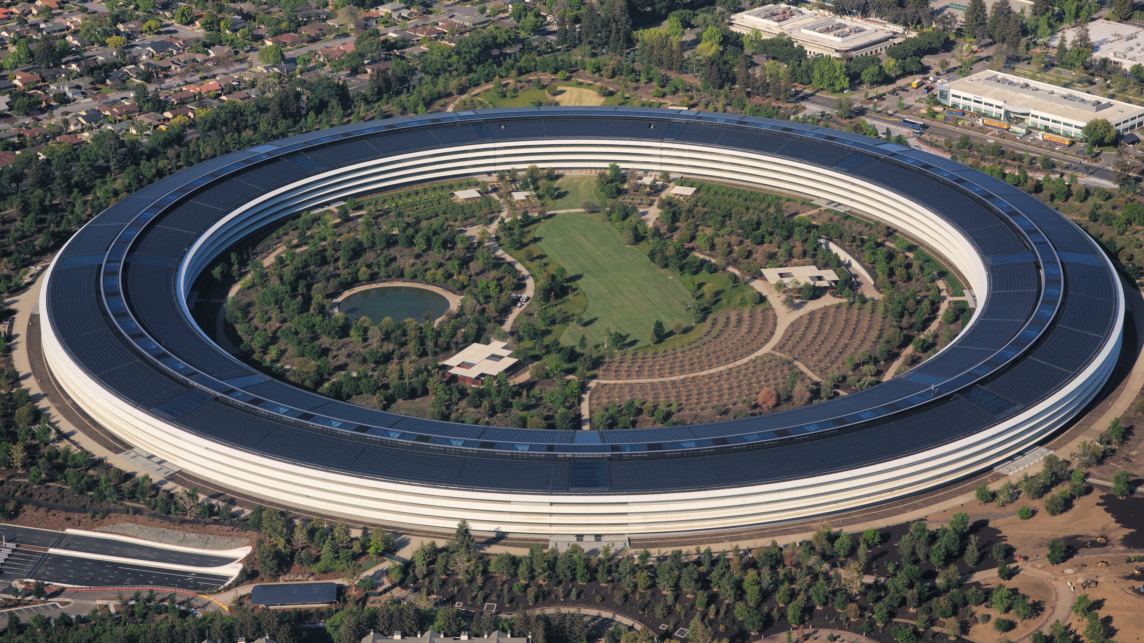 Apple Tops Revenue Estimates but Shares Fall 1.4 Percent as Growth Concerns Weigh