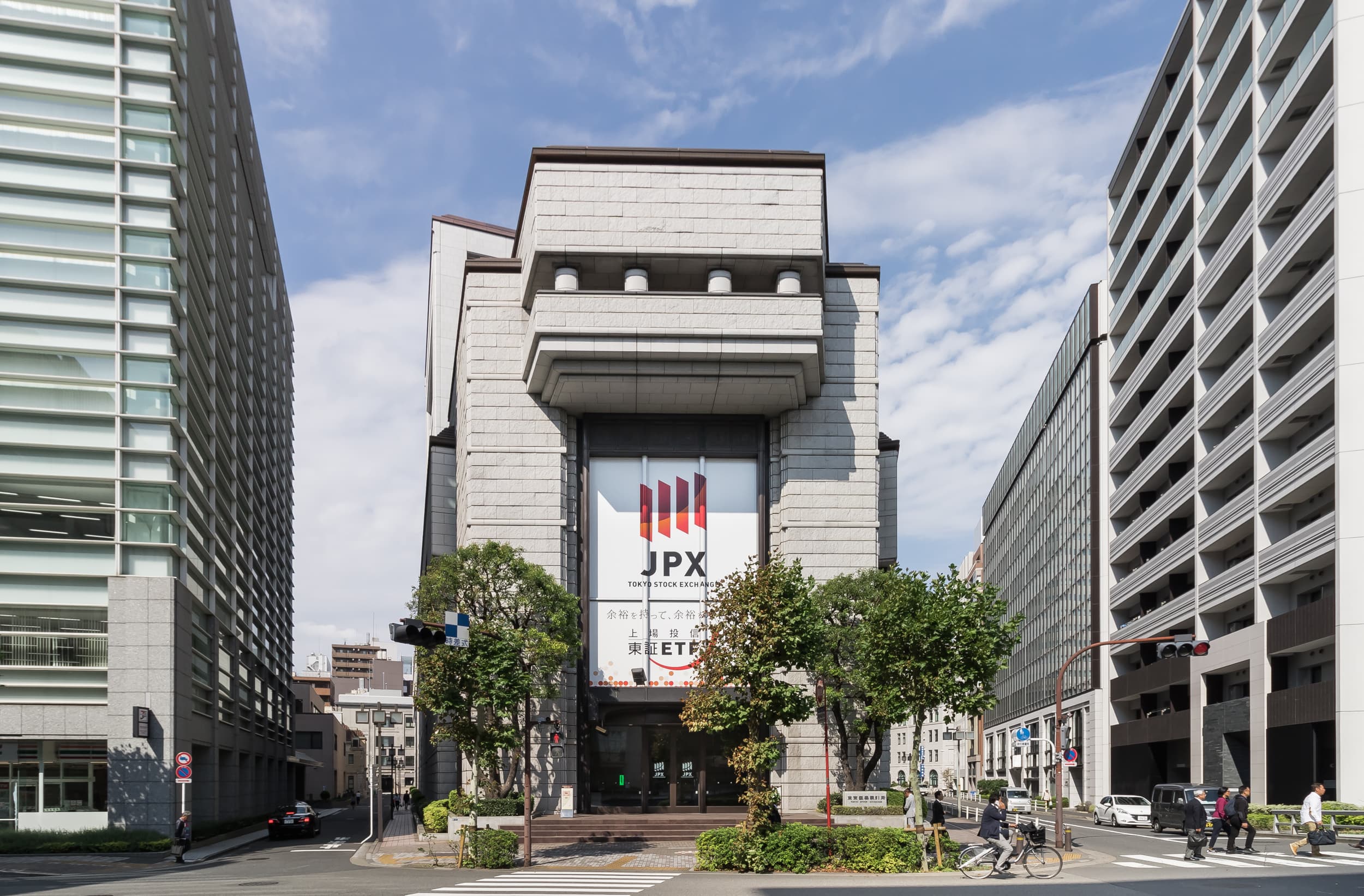Japan's 2027 Crypto ETF Target Ignites Market, Bitcoin Surges Past $78K