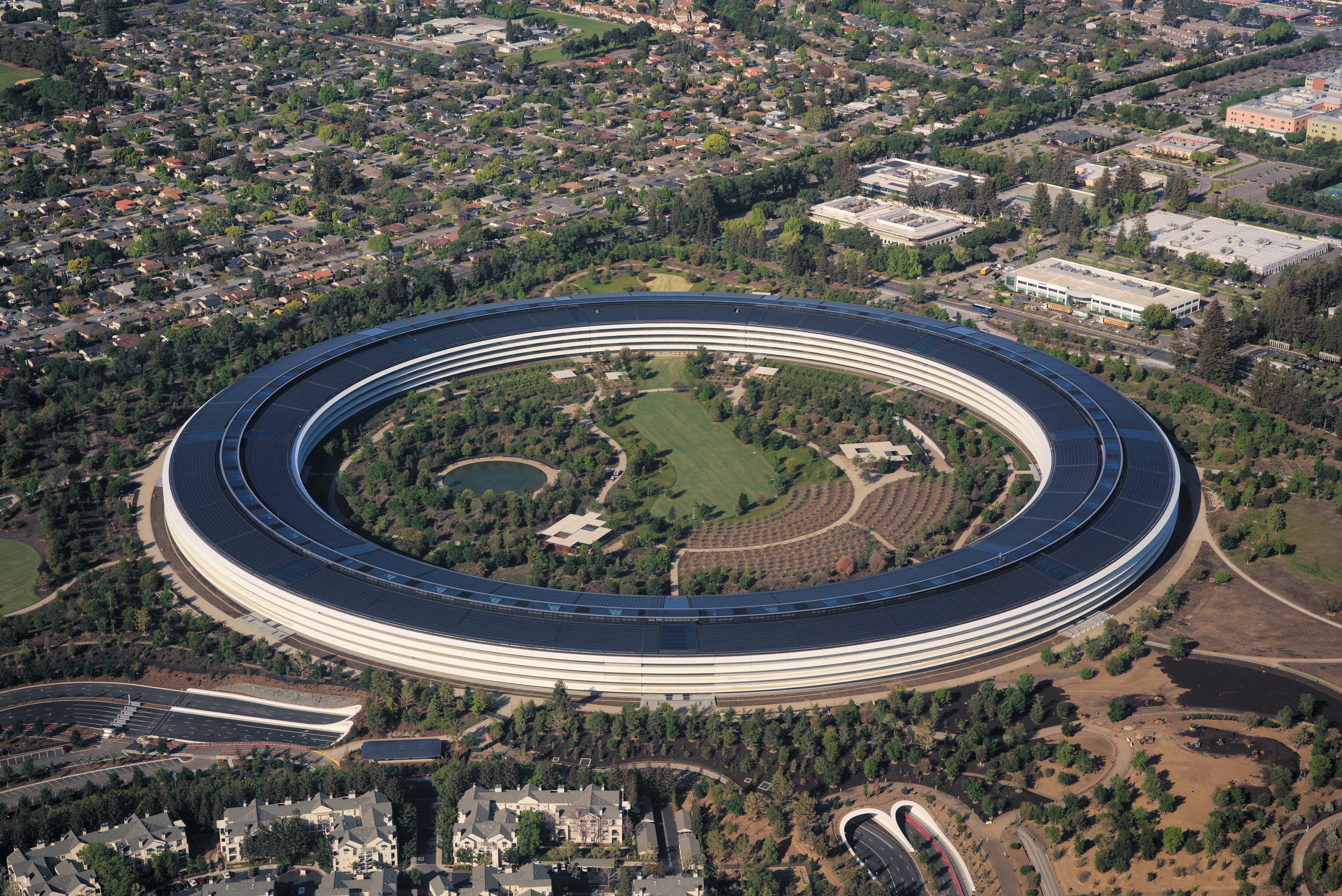 Apple's Siri Overhaul: Years Late and Locked Behind Premium Hardware