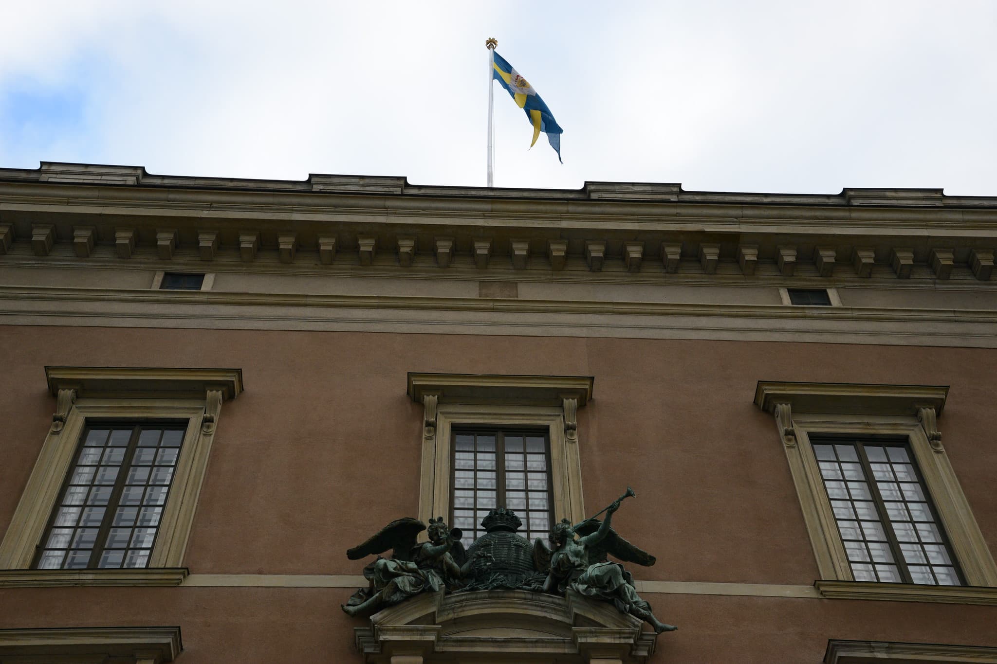 Unchecked Sovereign Debt Widens Term Premium, Pressures Long Duration