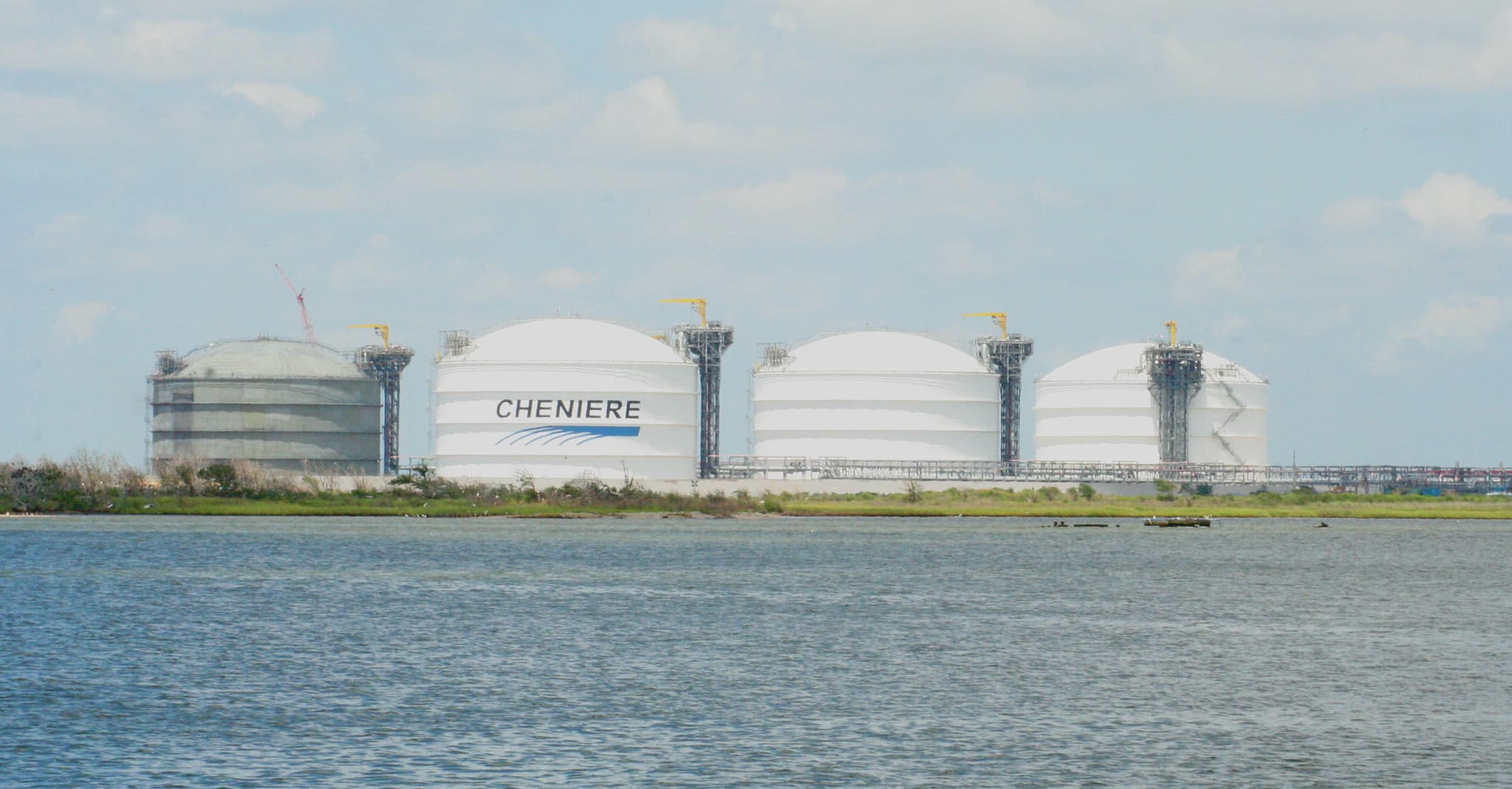 Cheniere Energy Gains as Qatar LNG Tanker Clears Hormuz During Iran Talks
