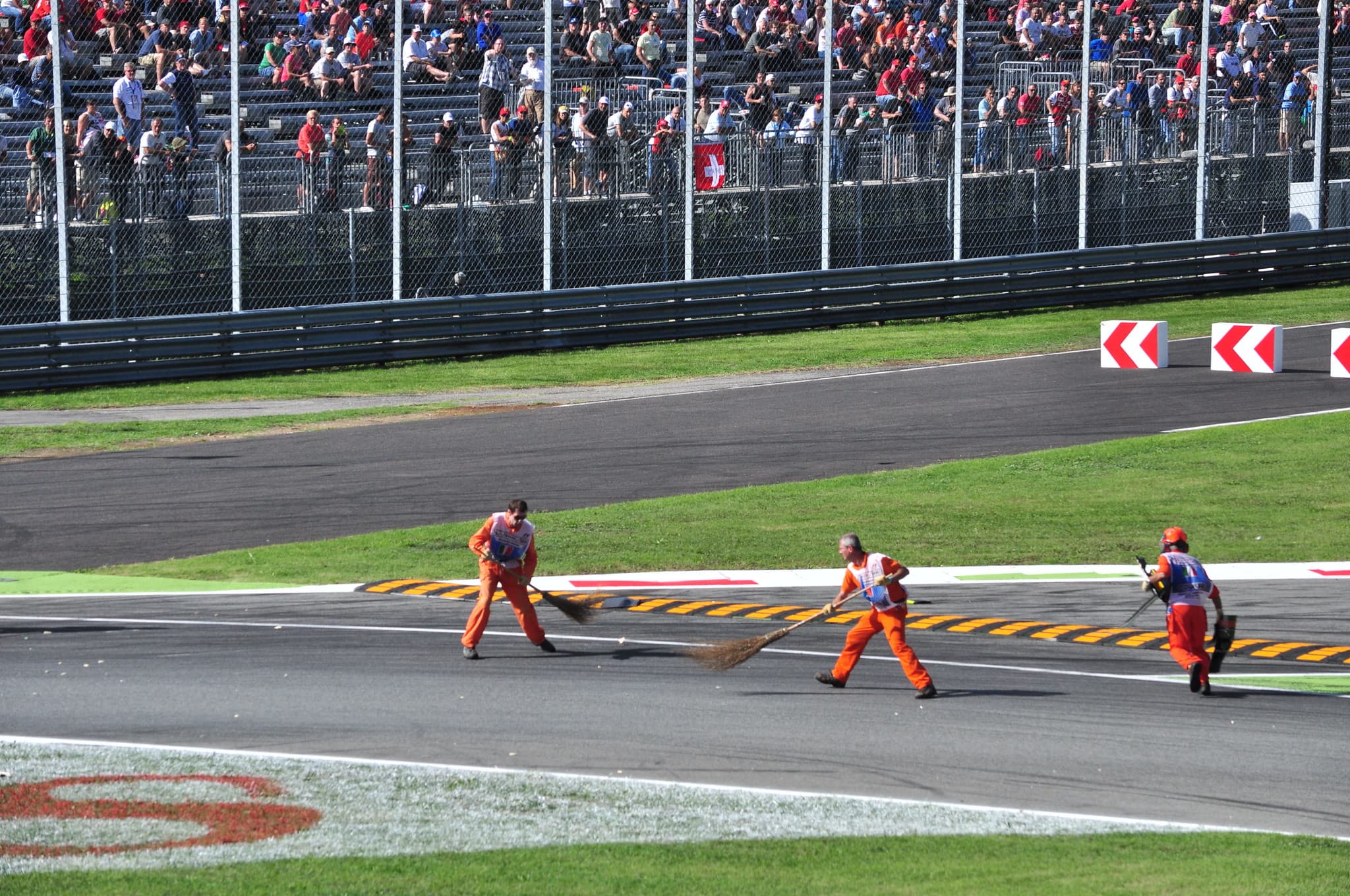 Antonelli Leads F1 Title Race Heading to Monza, but Faces Grid Penalty