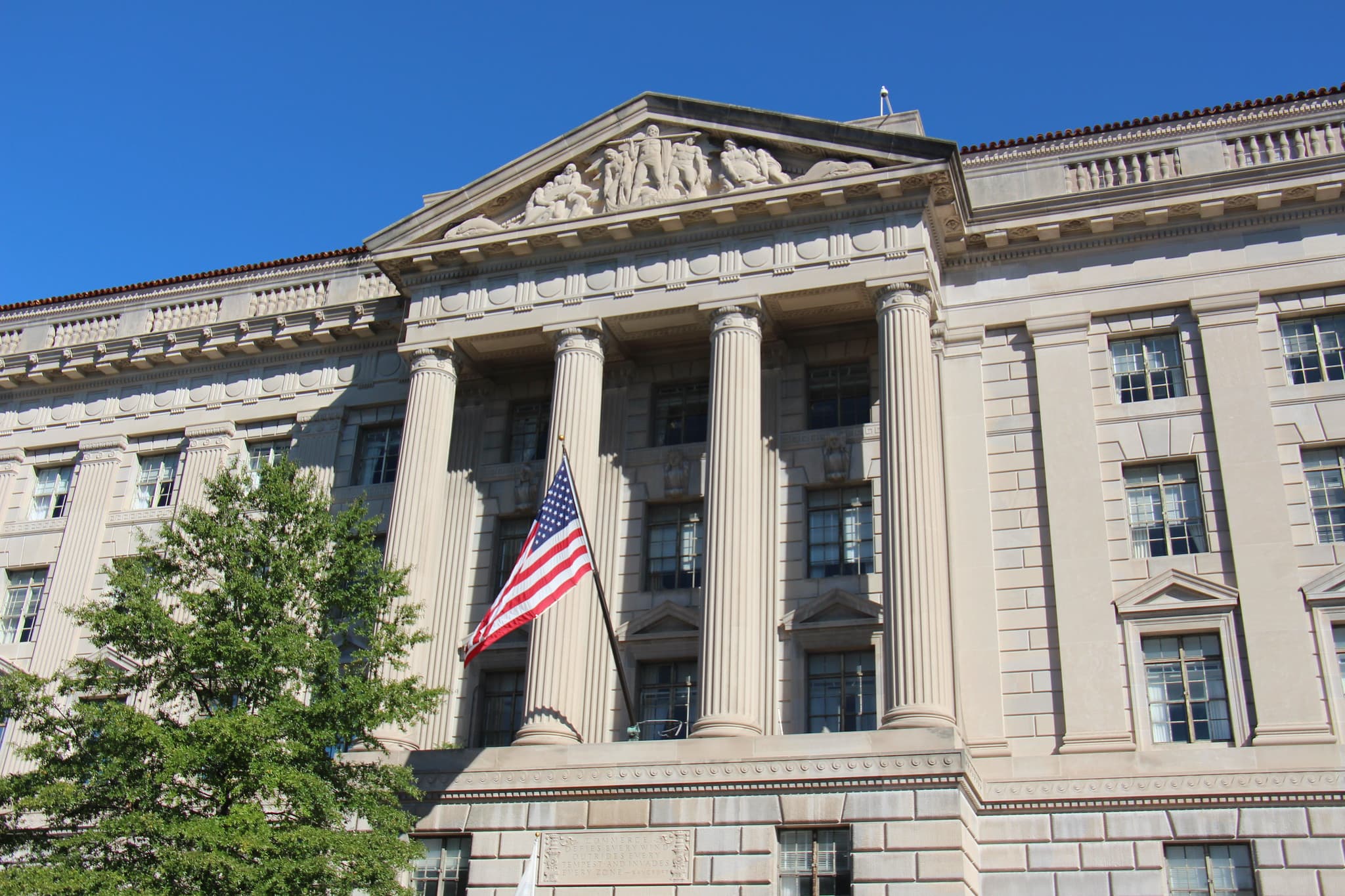 U.S. Debt to Hit $41 Trillion by Year-End; Markets Price 90% Probability