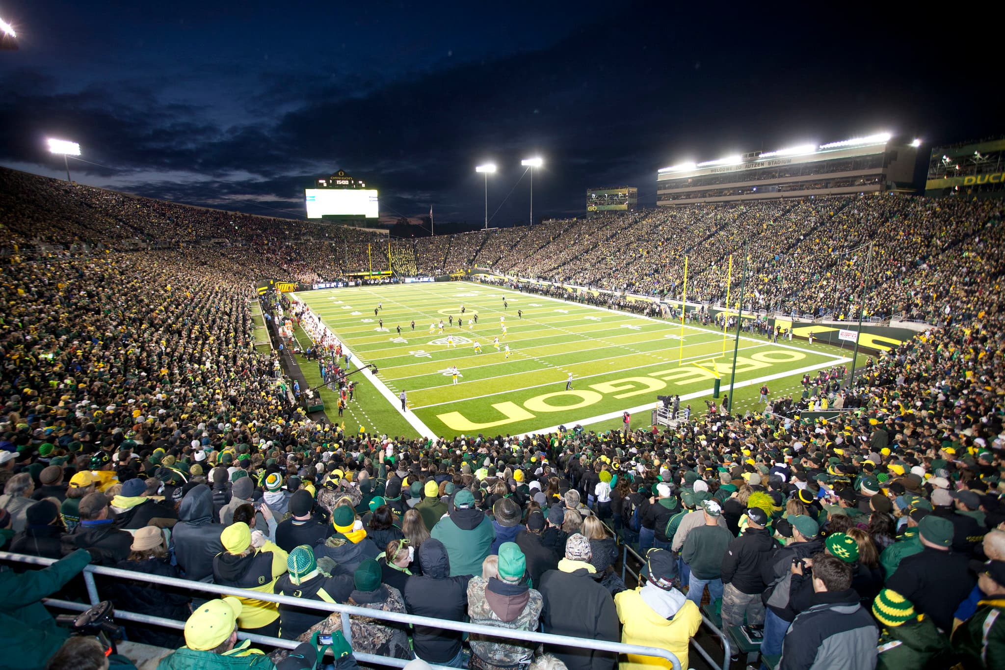 No. 21 Oregon Sets Autzen Stadium Scoring Record in 84-0 Rout