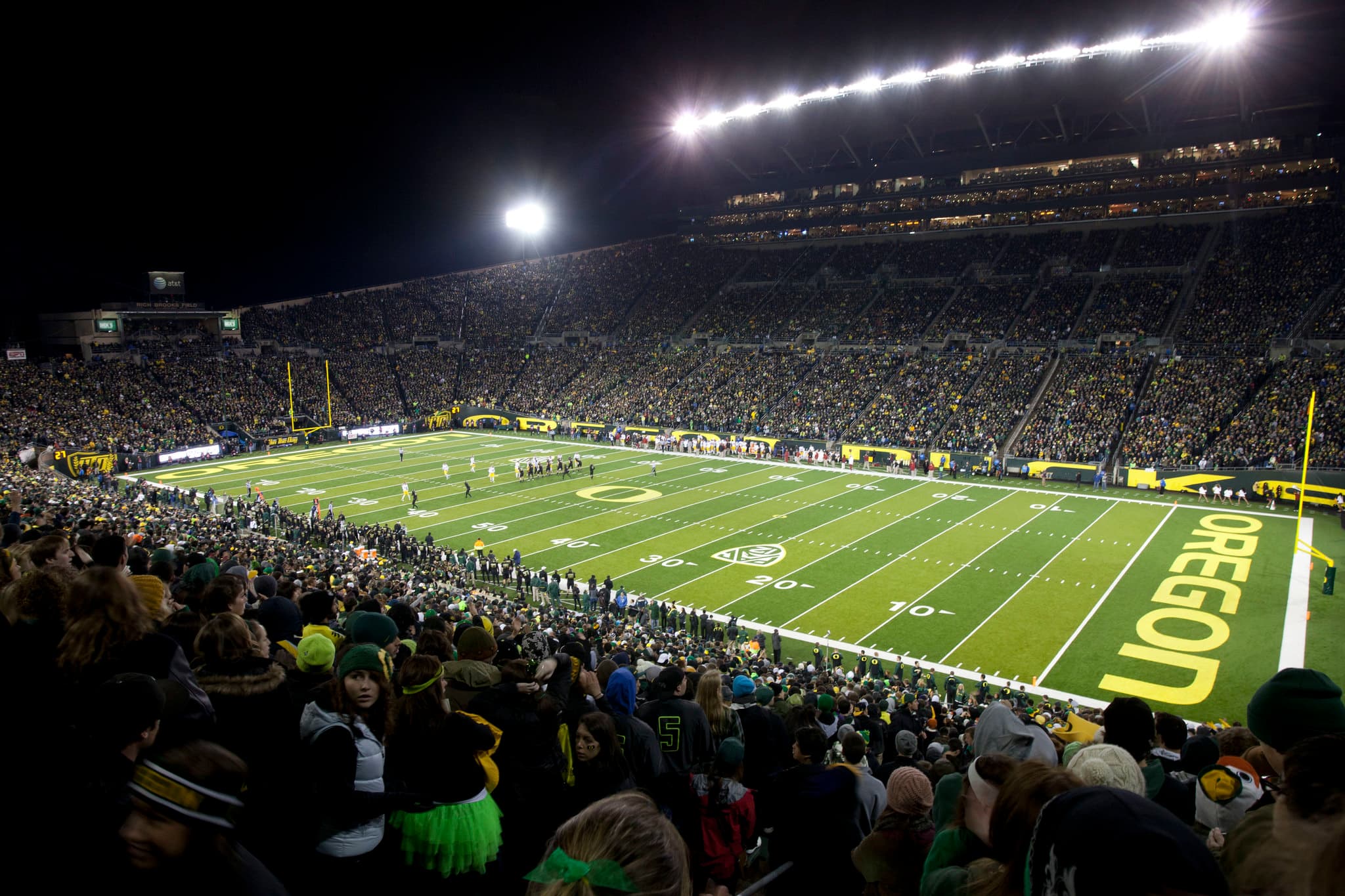 No. 21 Oregon Sets Autzen Stadium Scoring Record in 84-0 Rout