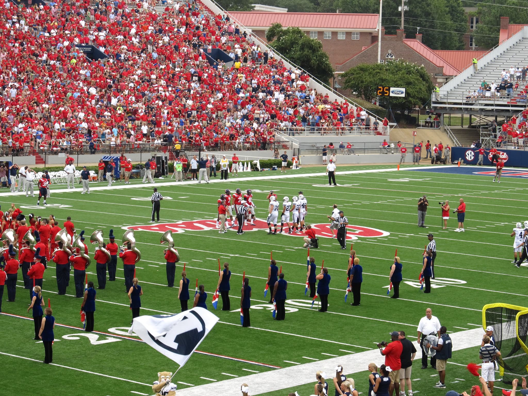 Kiffin Returns to Oxford as No. 7 LSU Faces No. 8 Ole Miss