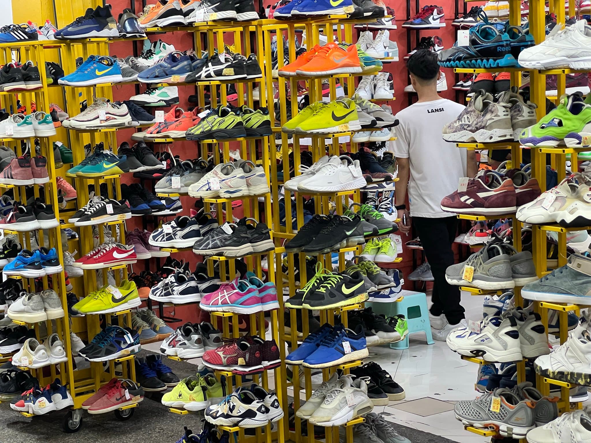 Nike Stock Nears $39.88: Decade-Low Shows Persistent Headwinds