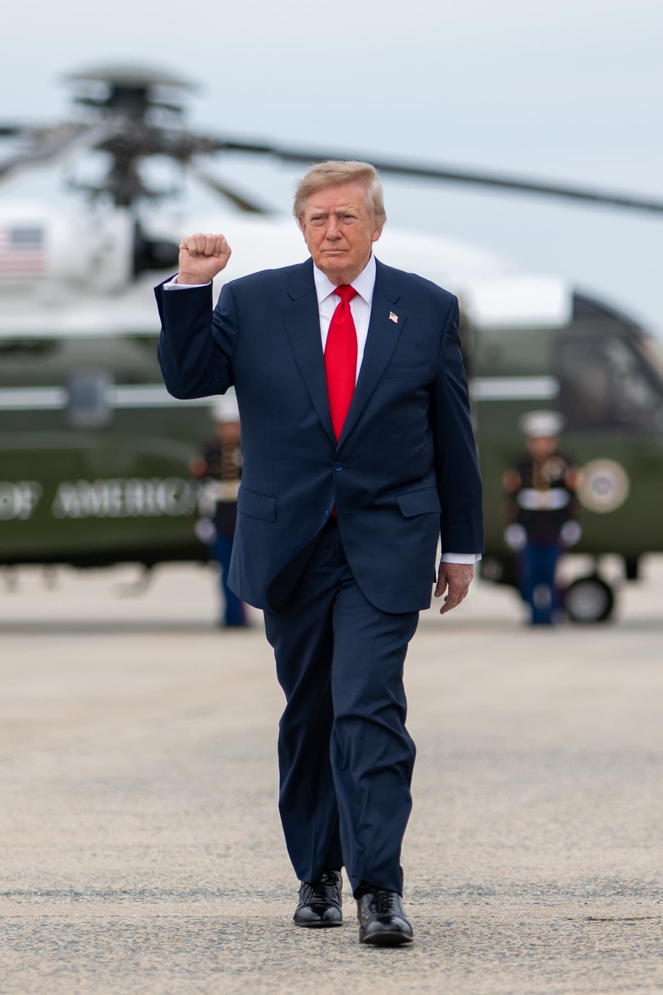 Trump Warns of Depression if Democrats Win, Pledges $5,000 Checks Under GOP
