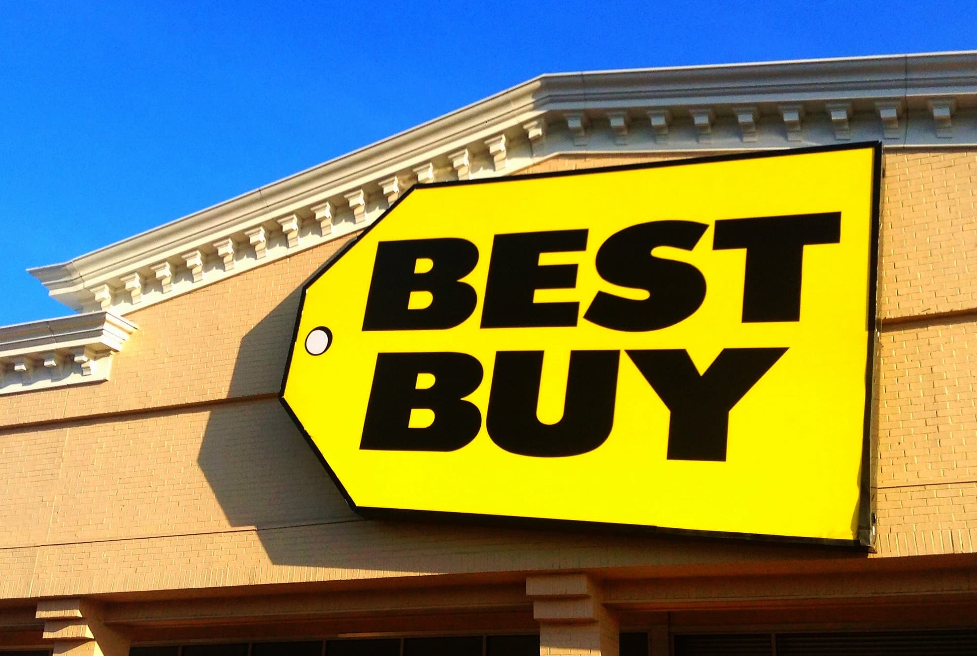Best Buy CEO Corie Barry will leave the role later this year after the electronics retailer has reported years…