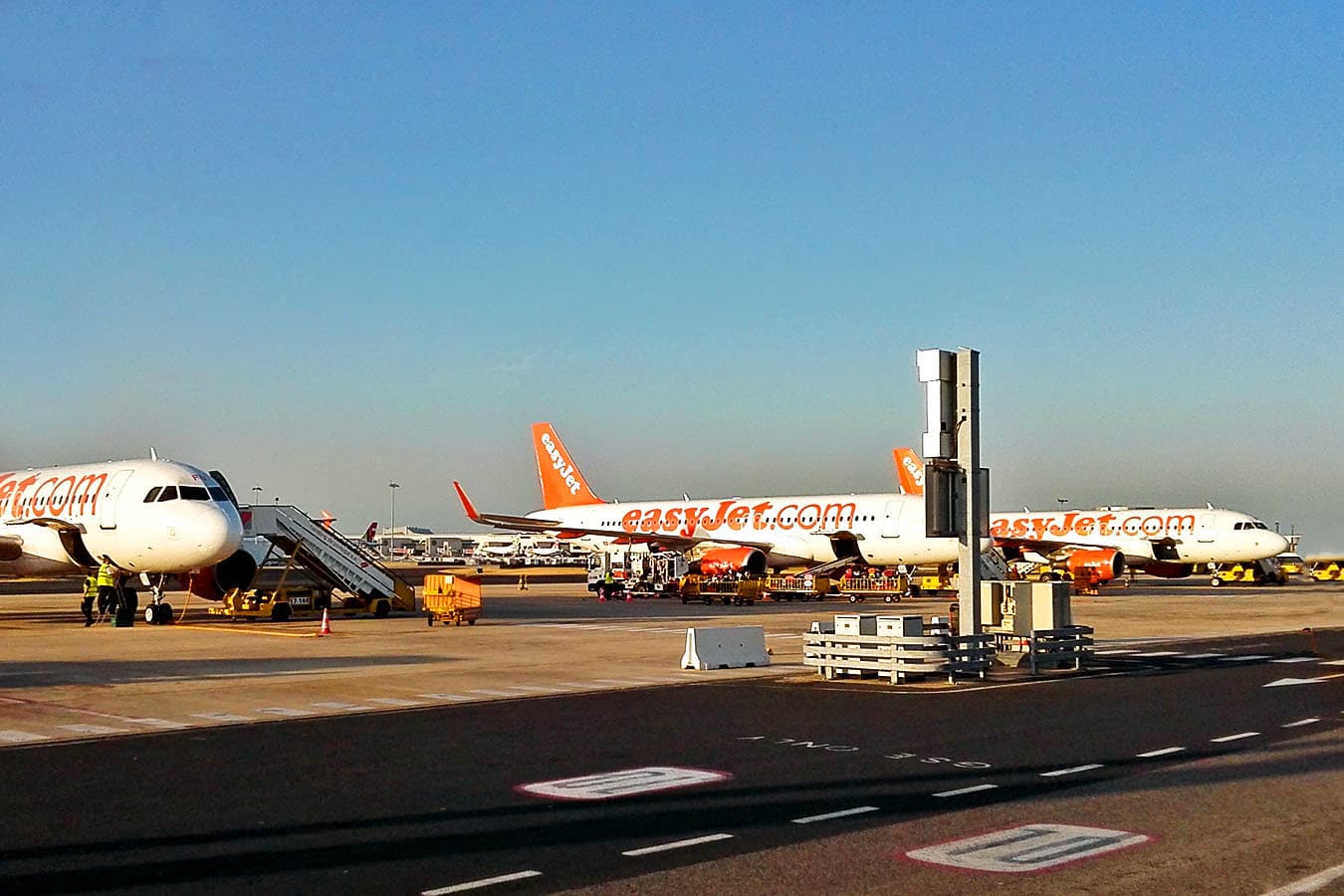 Apollo's $7.7B EasyJet Deal Puts Jet2 in Private Equity Crosshairs