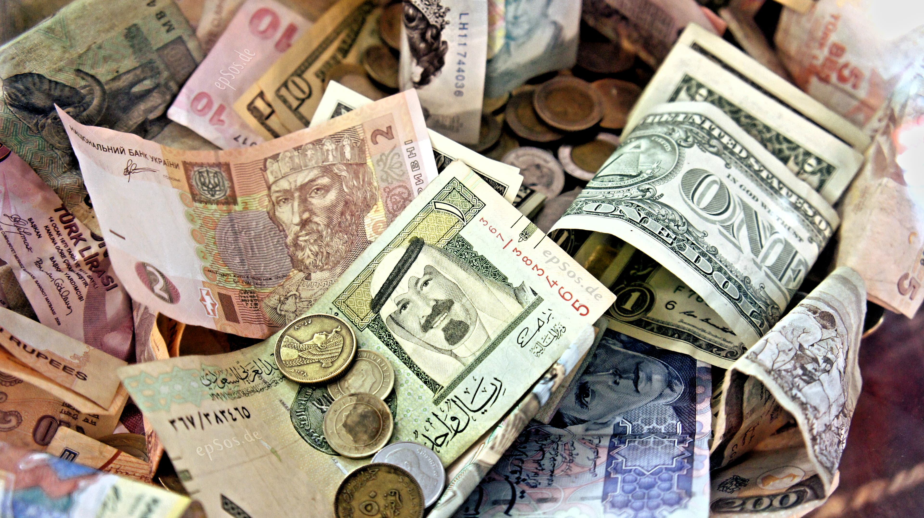 India's Forex Reserves Fall $4.924B After Record $44.9B Surge