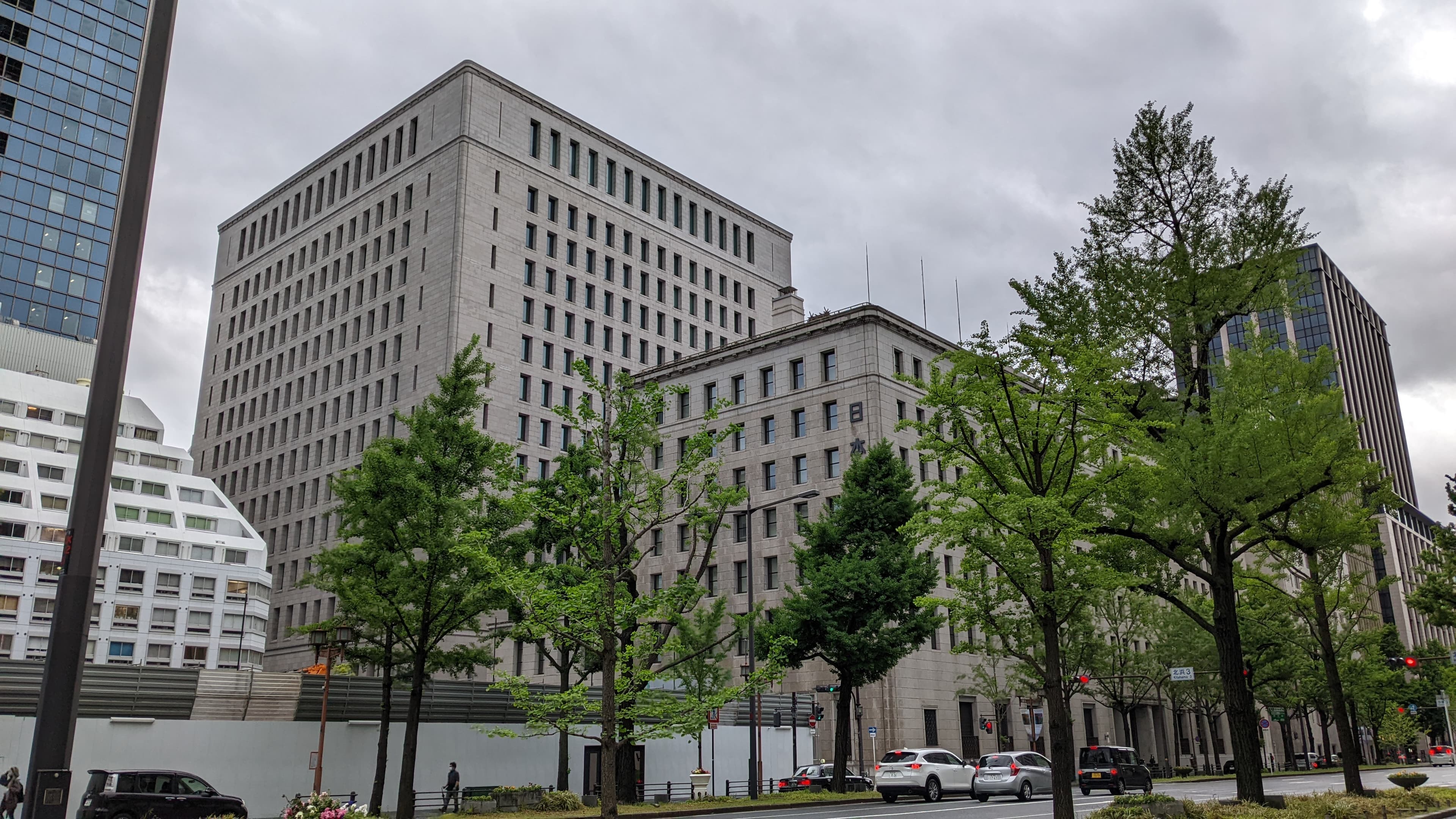 Japan's Top Insurer Returns to JGB Buying as Yields Climb