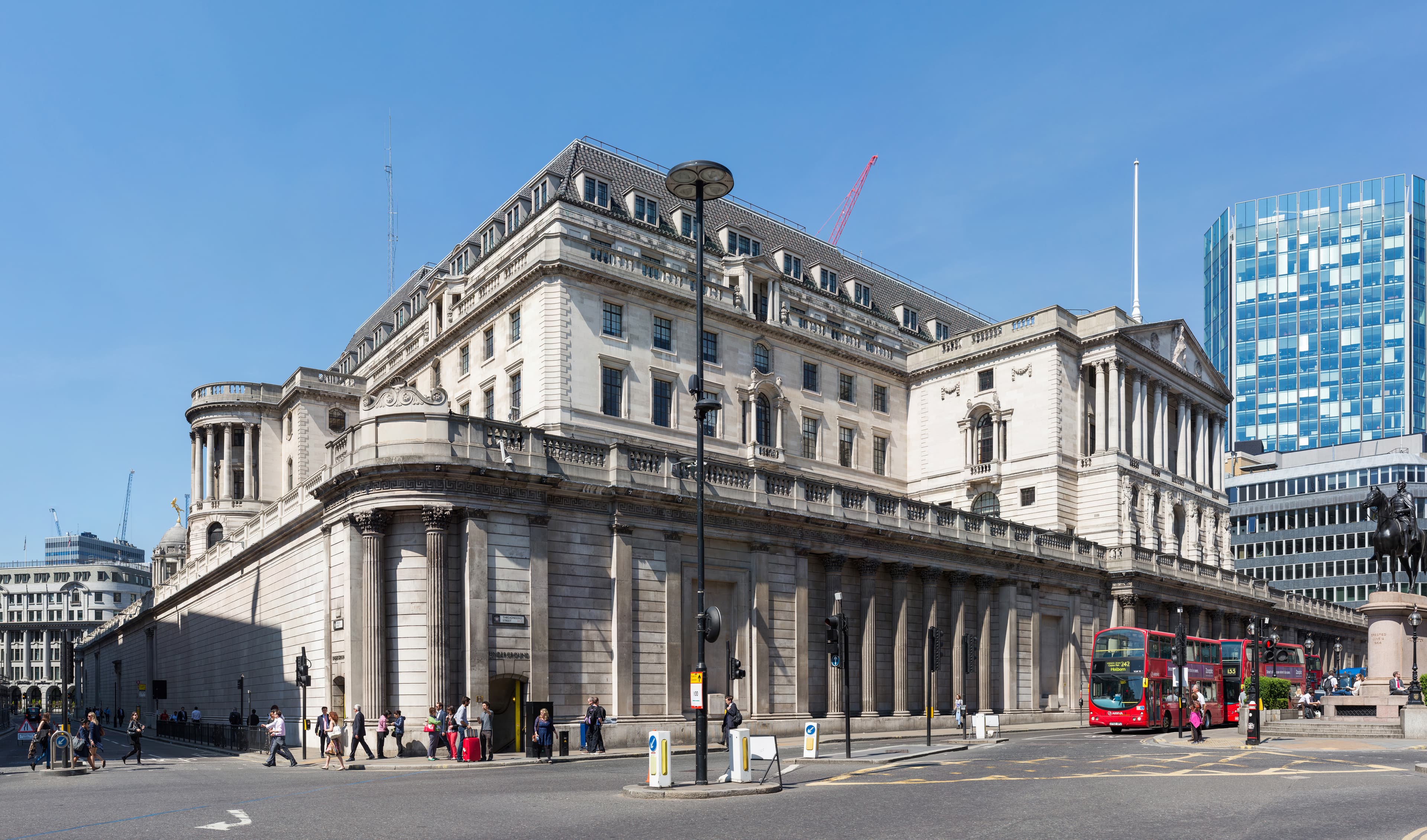 BOE's Mann Votes for Rate Hike as Household Inflation Expectations Double Target